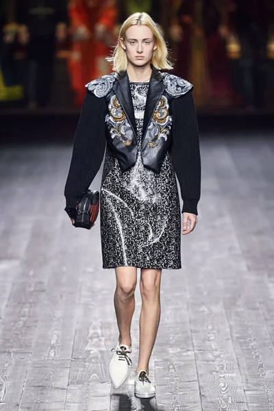 Look 43